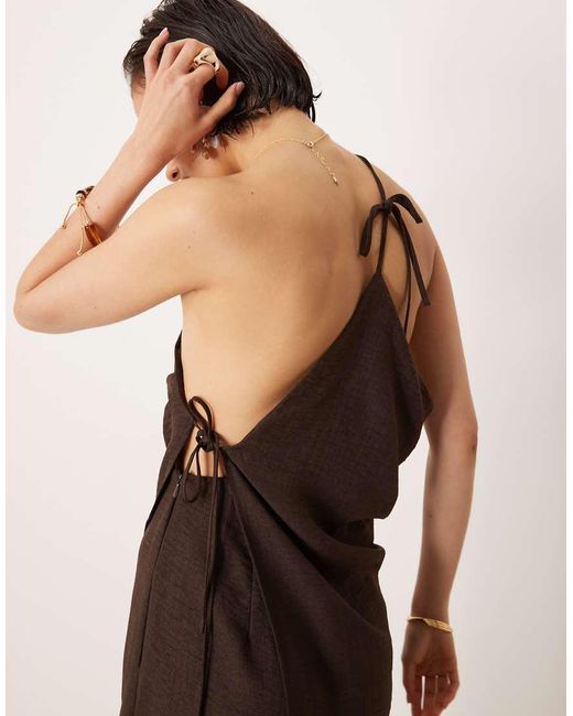 Mono Largo Marrón Con Lazadas Asimétricas De Tejido Efecto Lino De ASOS de color Natural