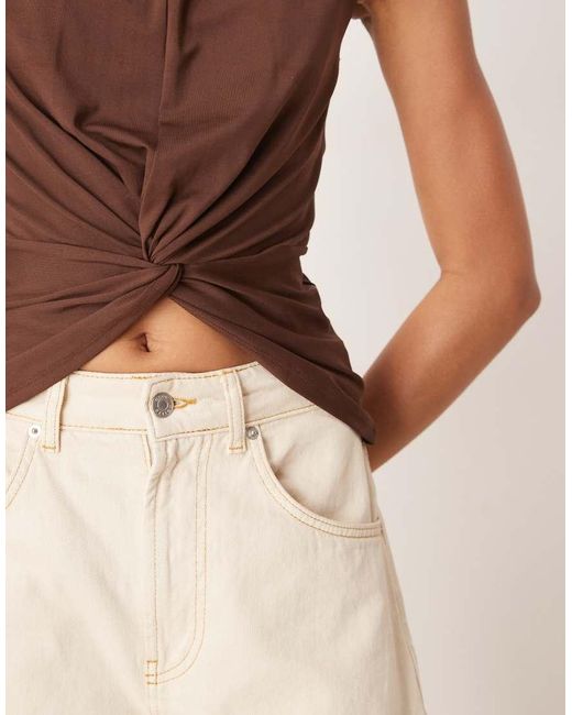 ASOS Hoogsluitende Top Met Gedraaide Voorkant in het Brown