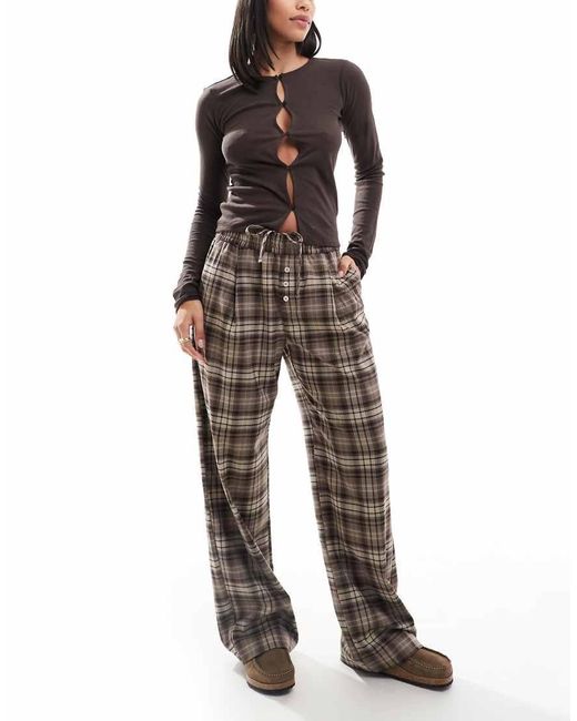 Bershka Geruite Broek Met Elastische Tailleband, Knoopdetails Aan De Voorkant En Wijde Pijpen in het Brown