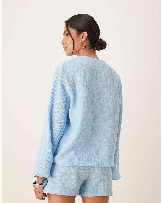Camisa Azul Empolvado Con Lazada Delantera De Bambula De (Parte De Un Conjunto) Jdy de color Blue