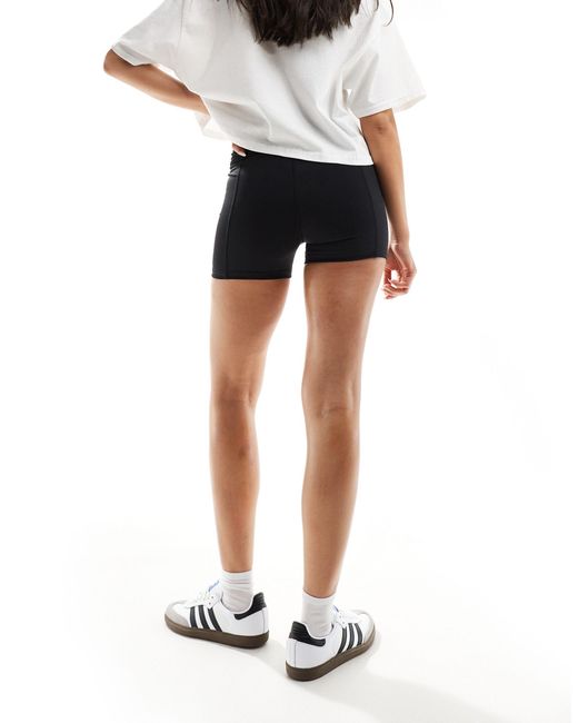 Stradivarius Black – figurformende hotpants