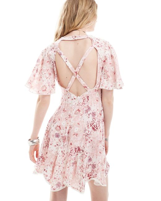Robe courte à fleurs avec lien noué à l'avant Reclaimed (vintage) en coloris Pink
