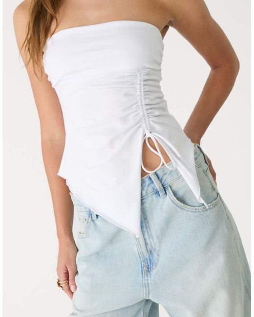 Top A Fascia Arricciato di Stradivarius in White