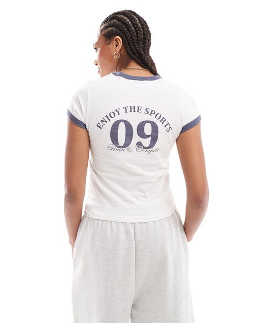 T-shirt court à motif sportif Pull&Bear en coloris White