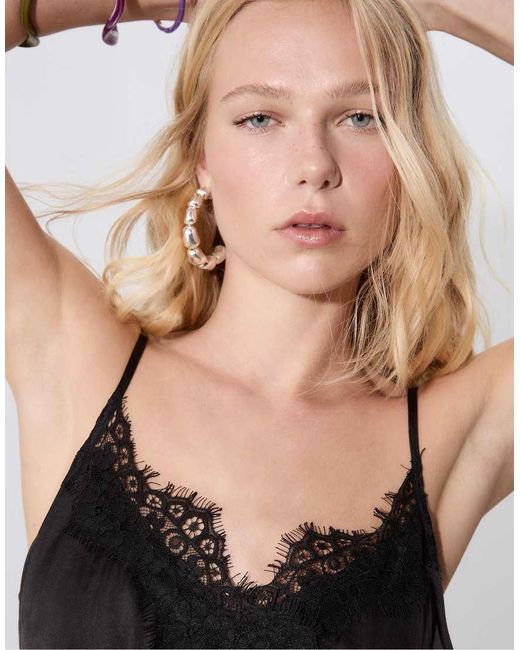 Stradivarius Mini Jurk Met Kanten Rand in het Black