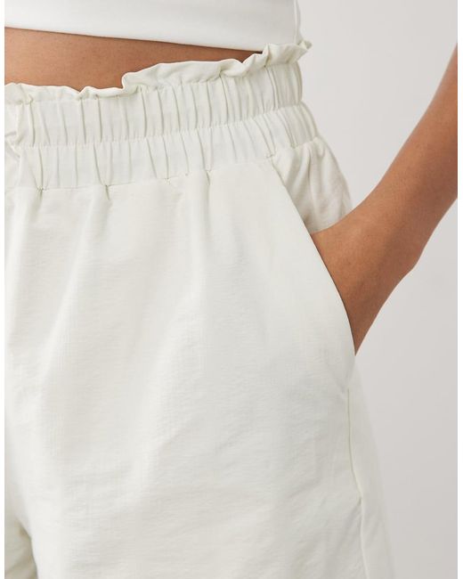 Sweaty Betty Natural Seersucker 6" Texture Shorts