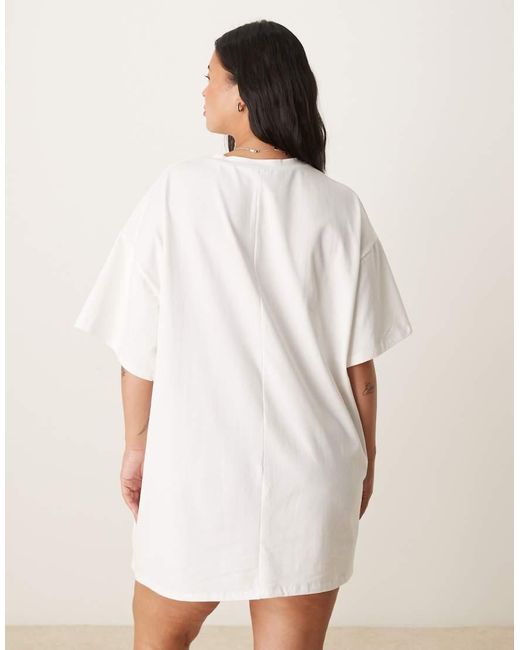 Vestido Corto Blanco Estilo Camiseta Con Estampado Gráfico De Tomate De Asos Design Curve ASOS de color White