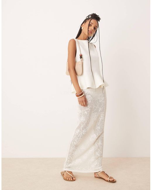 Top structuré en maille avec ourlet à basque - crème ASOS en coloris White