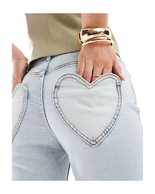 Jeans dritti lavaggio candeggiato con tasche a forma di cuore di Miss Selfridge in Blue