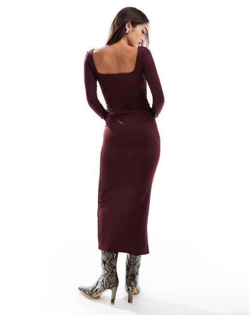 Vestito Fasciante A Maniche Lunghe Bordeaux Con Scollo Squadrato E Gonna Al Polpaccio di Bershka in Red
