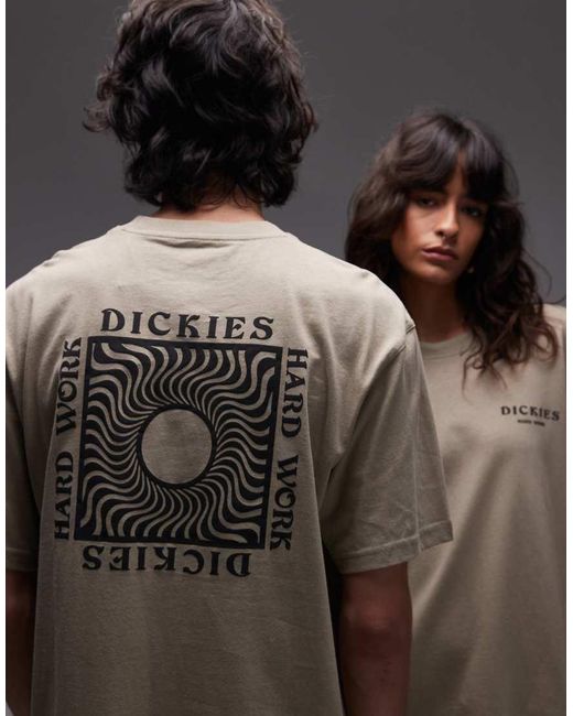 T-Shirt Color Cuoio Chiaro Con Grafica "Oatfield" Sul Retro di Dickies in Black
