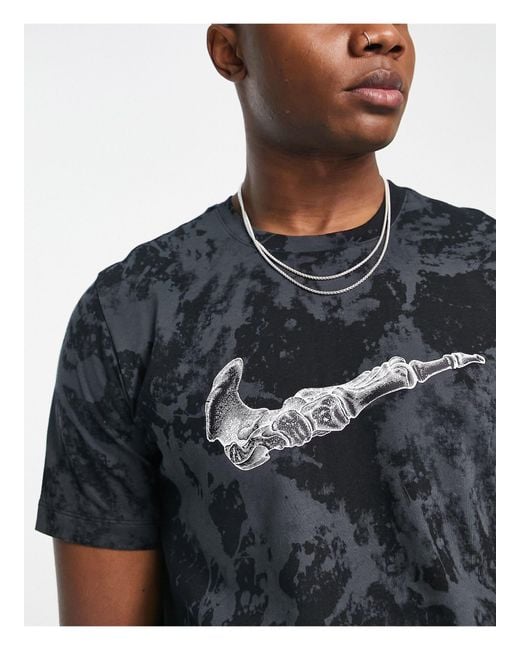 Nike Run Division Ll Bone Swoosh Graphic T-shirt in Black for Men | Lyst