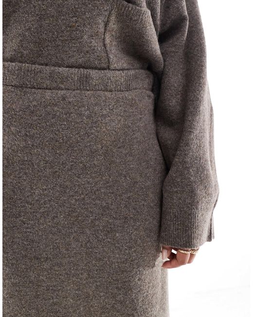 Pieces curve - jupe longue d'ensemble en maille - taupe intense Pieces Plus en coloris Gray