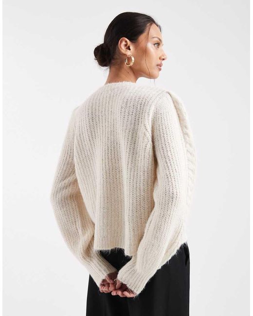 Pieces Gebreid Vest Met Kabels En Contrasterende Strikken in het White