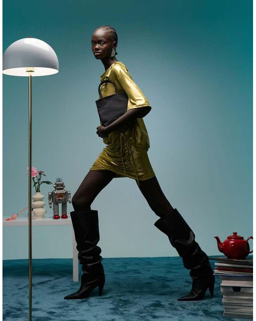 Bimba Y Lola Crop Top Met Asymmetrische Schouder in het Green
