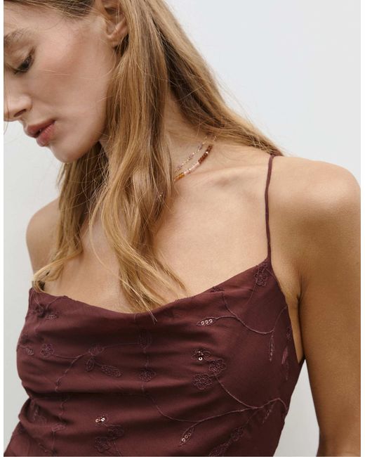 Stradivarius Red – kurzes trägerkleid mit stickerei