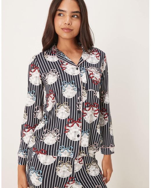 Chelsea Peers Natural – langärmliges pyjama-set aus polyester mit weihnachtlichem diskokugel-print und reverskragen
