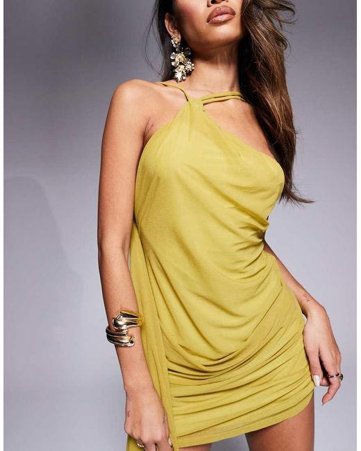Vestido Corto Asimétrico Con Detalle Drapeado Extragrande En La Parte Trasera De Chifón Elástico De ASOS de color Metallic