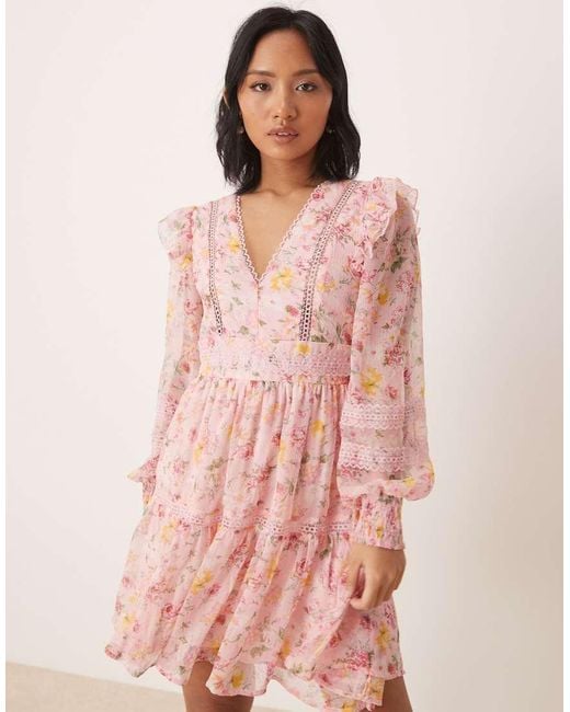 Vestido Corto Color Melocotón Con Estampado Floral Y Detalle De Volante De Encaje Enrejado De -Rosa Vila de color Pink