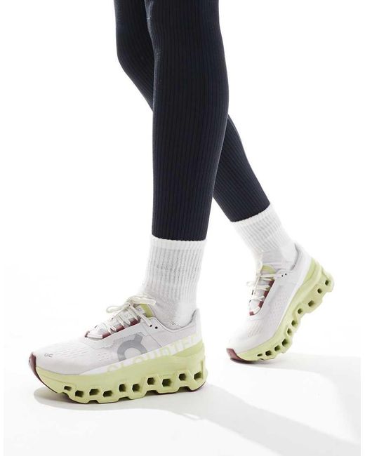 Cloudmonster di On Shoes in Black