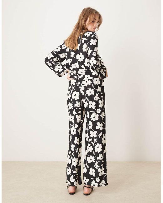Pantalon d'ensemble ample à imprimé fleurs Jdy en coloris White