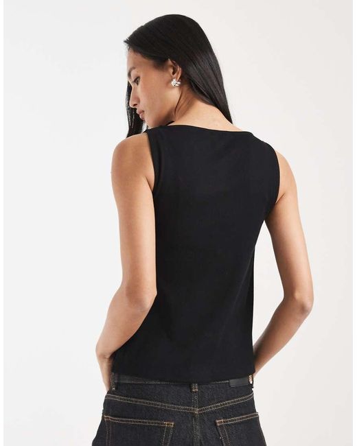 Top Abotonado Sin Mangas Con Cuello Barco De New Look de color Black
