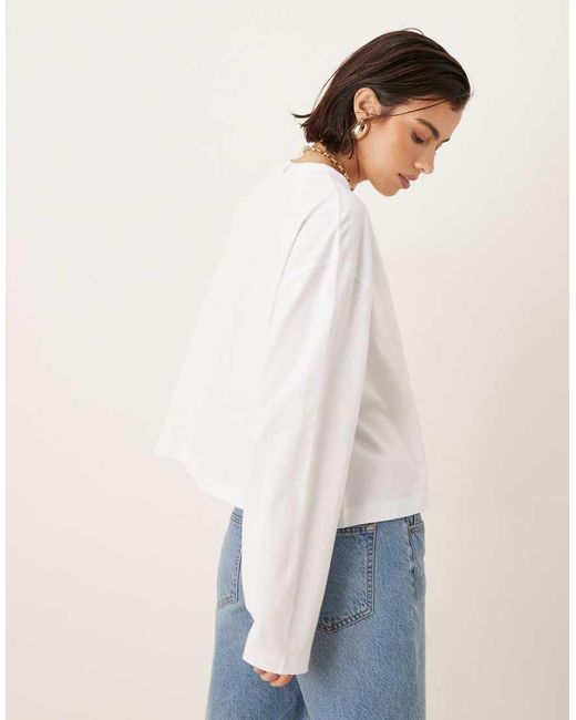 ASOS Cropped T-Shirt Met Lange Mouwen En Rechte Pasvorm in het White