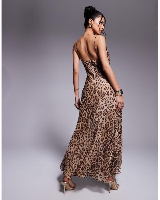 Robe longue à col bénitier - imprimé léopard Bardot en coloris Brown