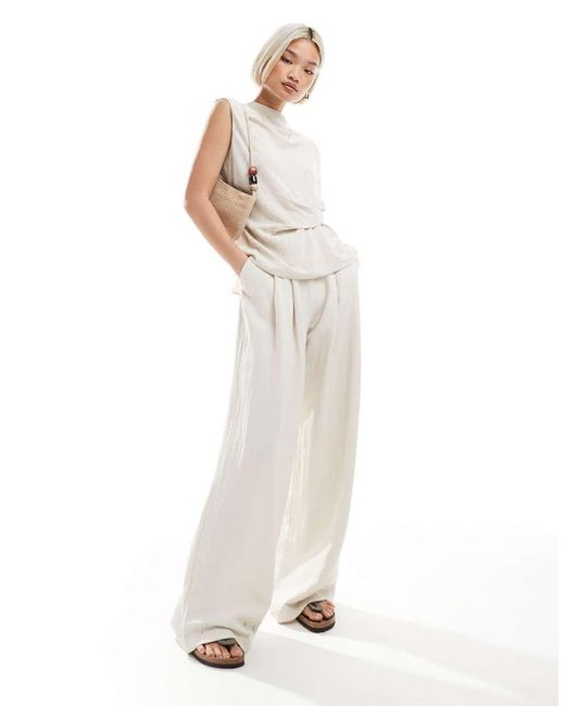 ASOS Mouwloze Top Met Linnenlook, Gedrapeerde Halslijn En Gedraaid Detail in het White