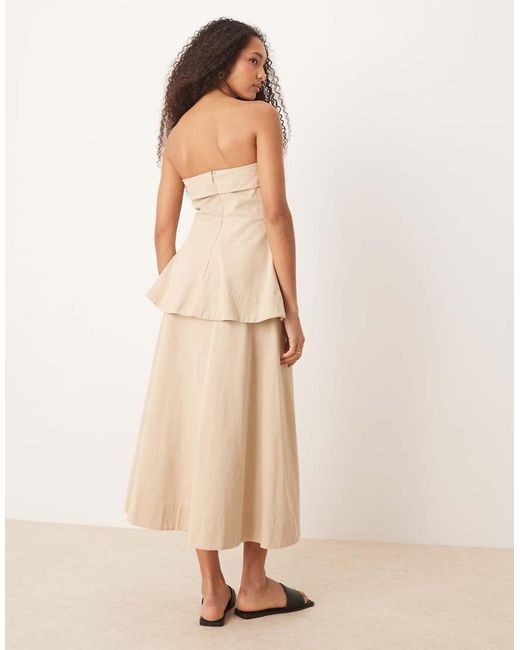 Vestido Midi Con Escote Palabra De Honor Y Cintura Escalonada Con Sobrefalda De -Neutro ASOS de color Natural