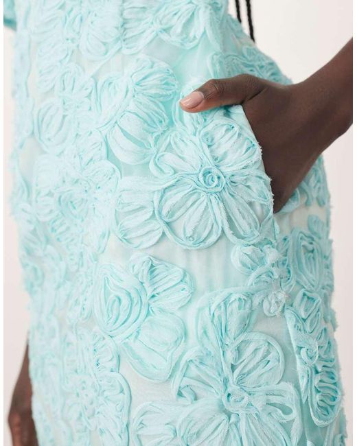 Vestido Corto Estilo Camiseta Con Bordado Floral En Relieve De ARRANGE de color Blue