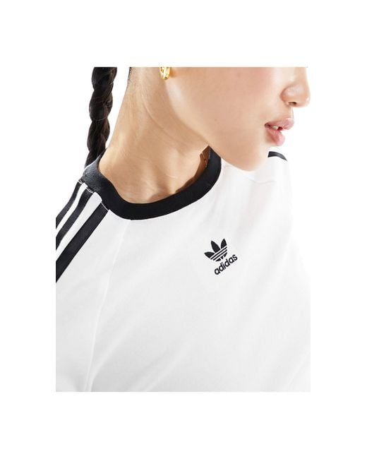 Camiseta blanca con diseño encogido y detalle Adidas Originals de color White