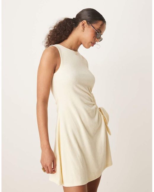 ASOS Mini Jurk Van Badstof Met Uitsnijding En Knoop in het Natural