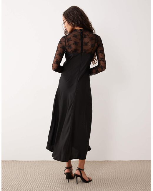 Robe nuisette hybride en dentelle et satin avec top à col montant Y.A.S en coloris White