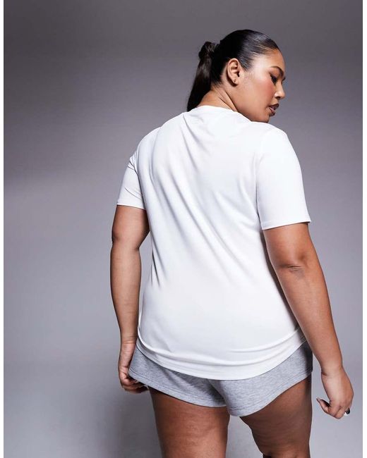Camiseta Deportiva Blanca De Tejido De Secado Rápido Icon De Curve 4505 de color White