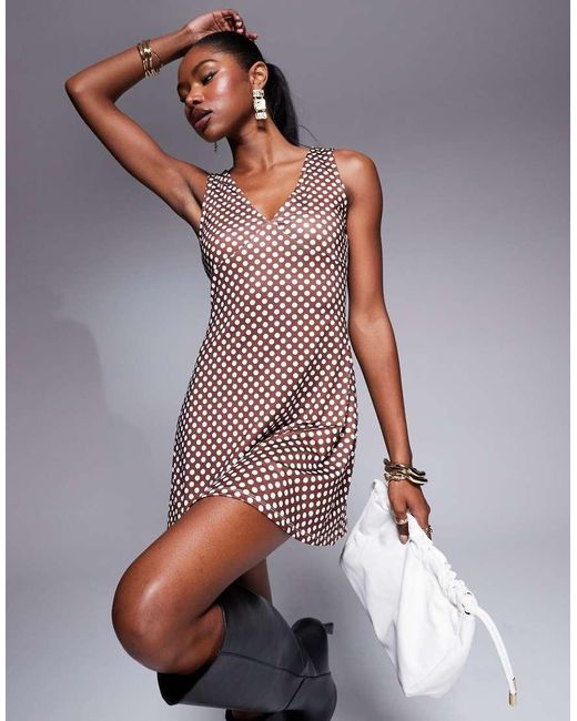 Vestido Corto Marrón Con Estampado De Lunares De Punto Liso De ASOS de color Gray