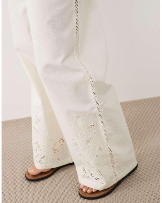 Daria di Mango in White
