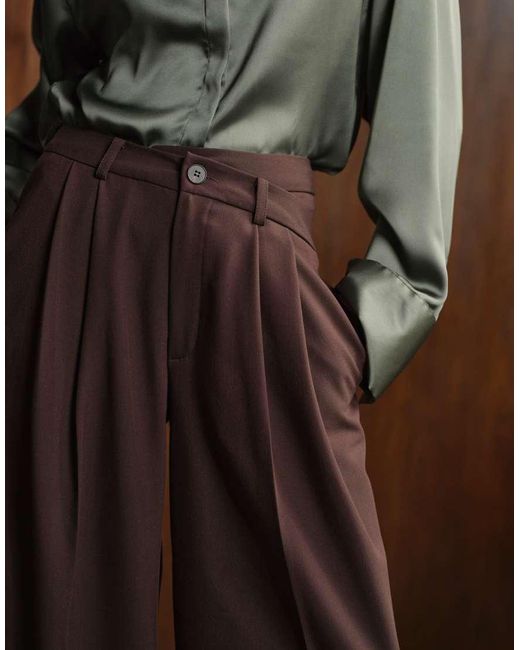 Pantalones De Sastre Marrón De Pernera Ancha Y Talle Bajo Con Cinturilla Asimétrica De ASOS de color Brown