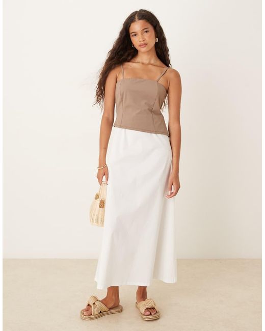 Vestito Lungo Con Spalline Sottili Color Mocha E Gonna di ASOS in Natural