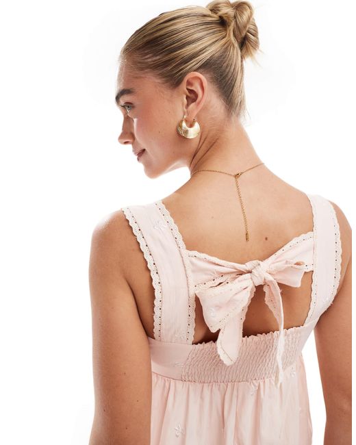 Exclusivité - - combishort fluide noué dans le dos en coton avec encolure carrée et finition en dentelle- clair The Frolic en coloris Pink
