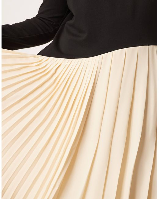 ARRANGE Black Curve – geformtes maxikleid aus kontrastierendem stoff