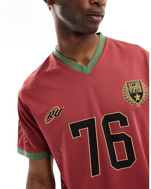 T-shirt squadrata da calcio con scollo a v bordeaux di Reclaimed (vintage) in Red da Uomo