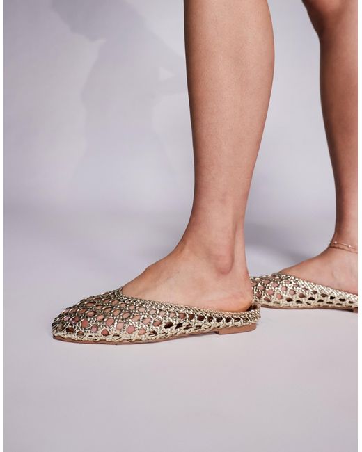 SIMMI Simmi london – cassius – flache pantoletten aus gold-metallic-kunstleder
