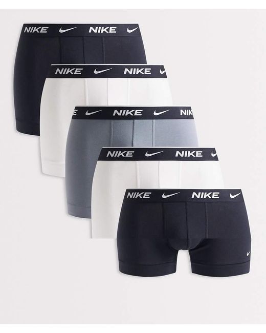 Nike Essentials in het Blue voor heren