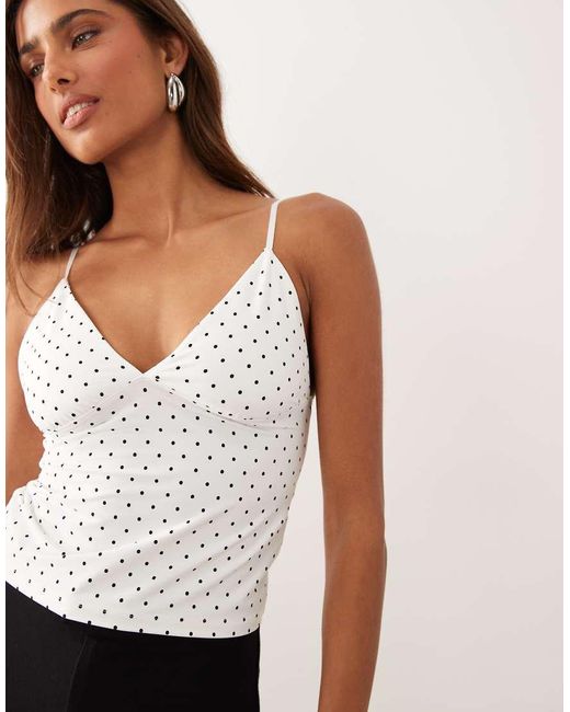 GOOD AMERICAN White Weightless Sculpting V-neck Cami Top