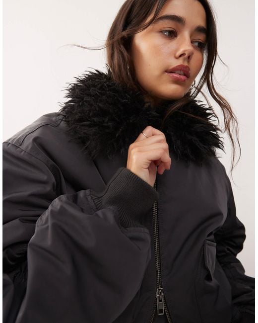 Weekday Black – bomberjacke