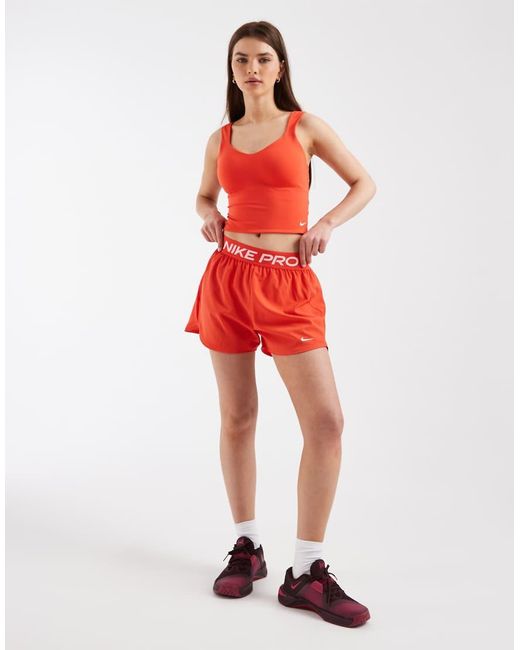 Nike Pro in het Red