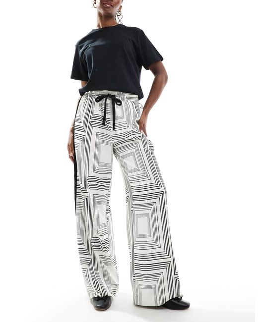 ASOS White – pull-on-hose