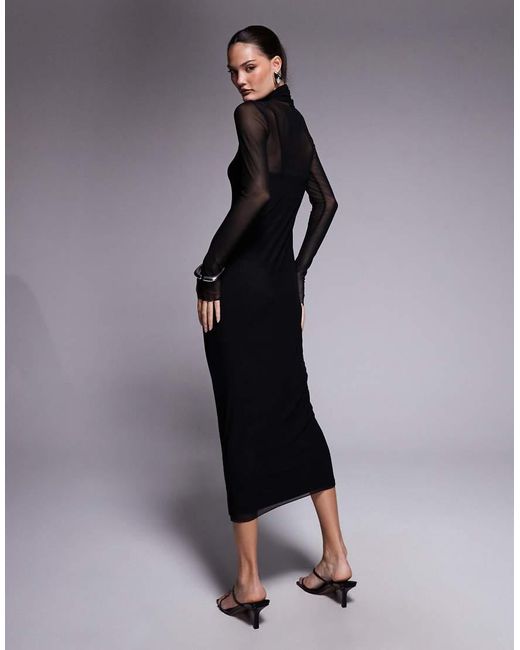 Shailene di AFRM in Black