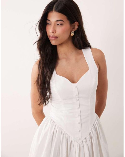 Kaiia Exclusives in het White
